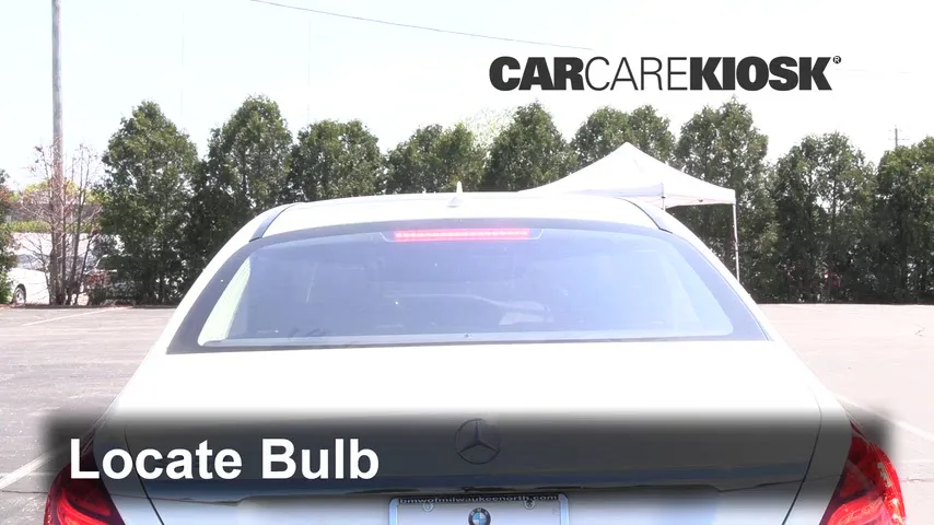 2014 Mercedes-Benz S550 4.6L V8 Turbo Éclairage Feu de freinage central (remplacer l'ampoule)